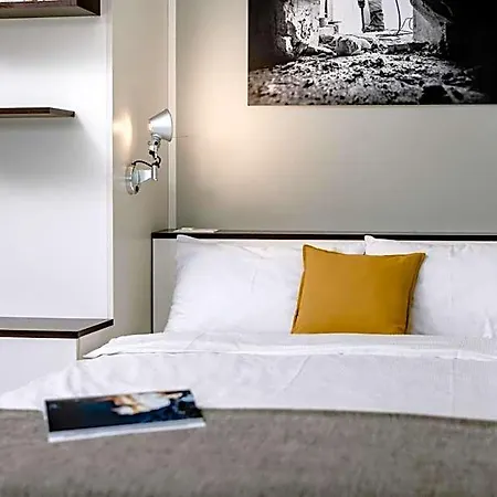 Hotel The Flag