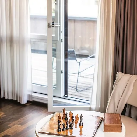 The Flag Hotel 2*